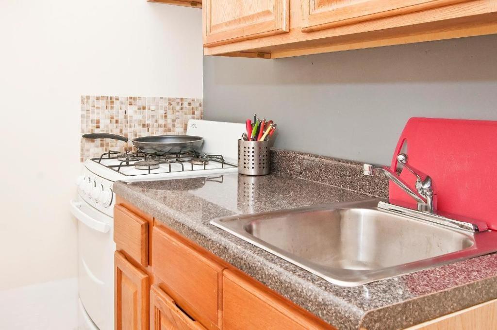 Mid Town East Street Apartments Next To Times Square New York Extérieur photo